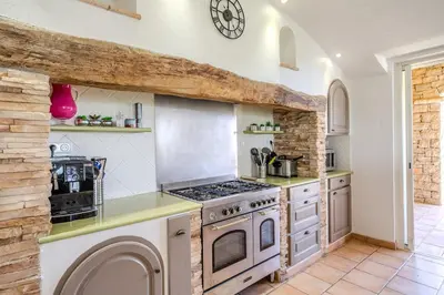 Cuisine ou kitchenette dans l'établissement Villa Biot - Breathtaking views and an enchanting setting