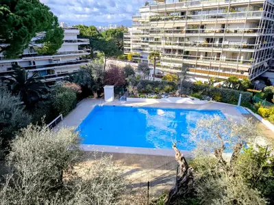Piscine de l'établissement TANIT Corinthe - STANDING PISCINE PLAGE PARKING 4 pers ou située à proximité