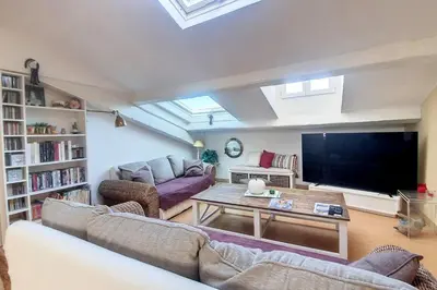 Télévision ou salle de divertissement dans l'établissement AGENCE HENRICAMILLE - ROOF - 2 chambres en ville dernier étage rooftop