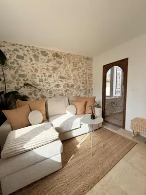 Coin salon dans l'établissement Le Cosy Revely, 2 pièces sur les remparts , climatisé