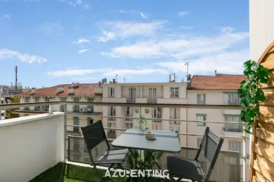 Balcon ou terrasse dans l'établissement Azurenting - T3 Cœur d'Antibes - Clim - Parking