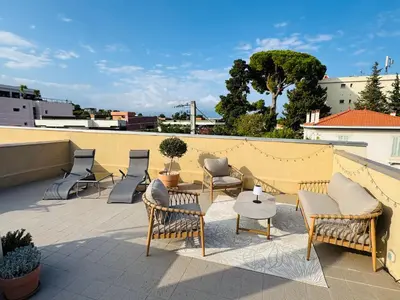Balcon ou terrasse dans l'établissement Sunny Riviera Apartment - Walk to Beach - Terrace - Antibes