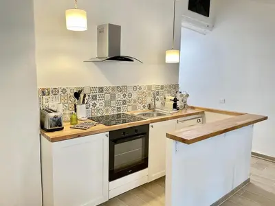 Cuisine ou kitchenette dans l'établissement Les Remparts Antibes Location