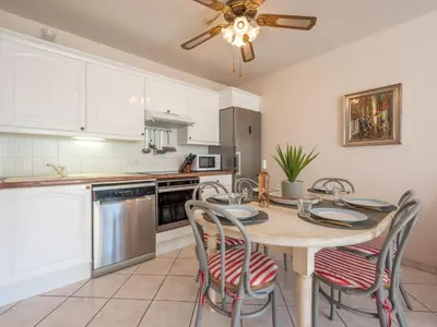 Cuisine ou kitchenette dans l'établissement Apartment Eden Cap by Interhome