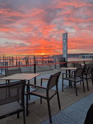 Lever ou coucher de soleil vu de l'appartement ou à proximité