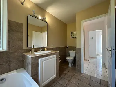 Salle de bains dans l'établissement Villa Marinette
