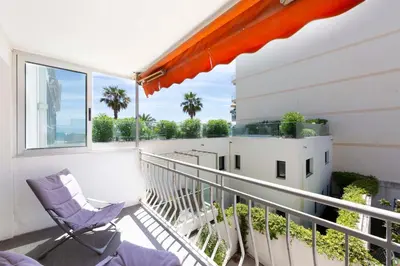 Balcon ou terrasse dans l'établissement Moderne appartement 2 chambres1 salle de bain terrasse calmeaperçu mer