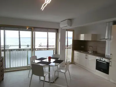 Cuisine ou kitchenette dans l'établissement Iberia Beach Front Sea
