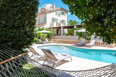 Piscine de l'établissement Hotel Mas Djoliba ou située à proximité