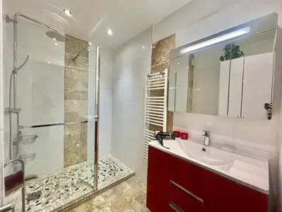 Salle de bains dans l'établissement Studio Grand hôtel Croisette, by Welcome to Cannes