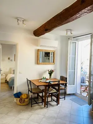 Coin salon dans l'établissement Balcony in Heart of Old Antibes, AC, View