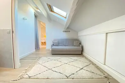 Coin salon dans l'établissement Modern & bright 4-room apartment in Cannes Banane