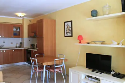 Cuisine ou kitchenette dans l'établissement Viva Riviera Cosy and Large 2 Bedrooms with balcony