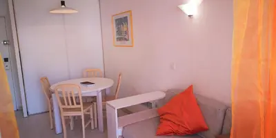 Coin salon dans l'établissement Les Pins Bleus