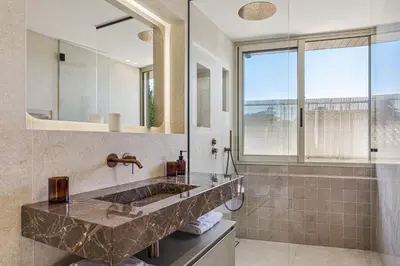 Salle de bains dans l'établissement Riviera luxury estates