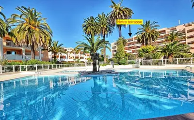Piscine de l'établissement Appartement T2 de standing au pied des plages ou située à proximité