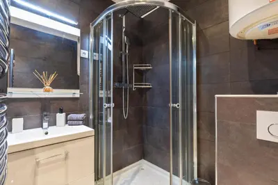 Salle de bains dans l'établissement Palais Rouaze Cannes