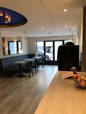Restaurant ou autre lieu de restauration dans l'établissement Hotel Courbet
