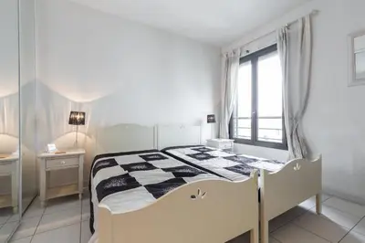 Un ou plusieurs lits dans un hébergement de l'établissement Appartement de charme à Cannes + terrasse