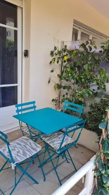 Balcon ou terrasse dans l'établissement Appartement T2 bord de mer climatisé