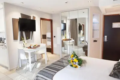 Télévision ou salle de divertissement dans l'établissement Hotel Villa d'Elsa