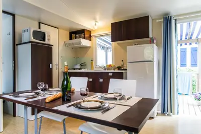 Cuisine ou kitchenette dans l'établissement Bungalow Vacances