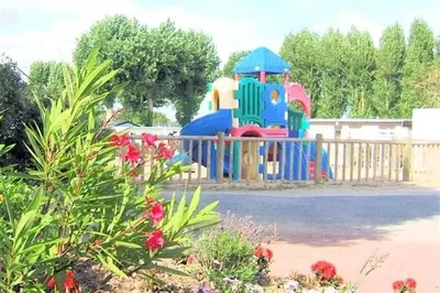 Aire de jeux pour enfants de l'établissement Bungalow Vacances