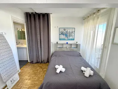 Un ou plusieurs lits dans un hébergement de l'établissement Ibis Studio 5380