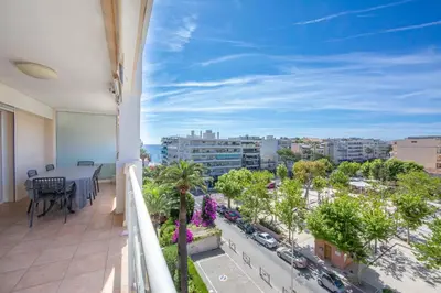 Balcon ou terrasse dans l'établissement Apartment 2 bedrooms 2 bathrooms clear view in Palm beach area