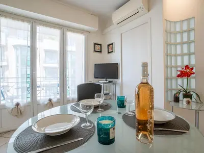 Télévision ou salle de divertissement dans l'établissement Apartment Le Cheverny by Interhome