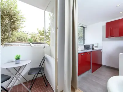 Cuisine ou kitchenette dans l'établissement Apartment Le Corsaire-5 by Interhome