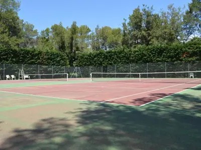 Tennis ou squash au sein de la maison de vacances ou à proximité