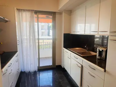 Cuisine ou kitchenette dans l'établissement One bedroom apartment in the center of Cannes, next to the Carlton, a few meters from the Croisette - 367