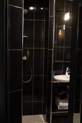 Salle de bains dans l'établissement Hotel Molière