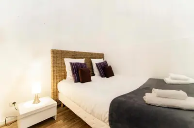 Un ou plusieurs lits dans un hébergement de l'établissement Florella Marceau Apartment