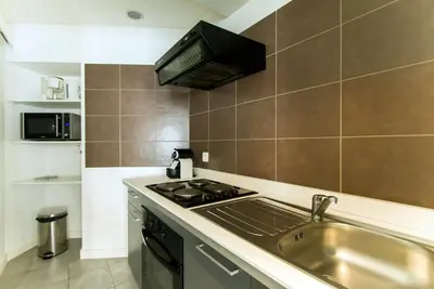 Cuisine ou kitchenette dans l'établissement Florella Achard Apartment