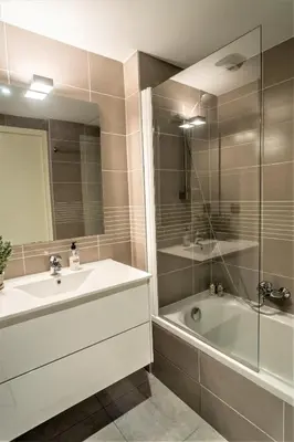 Salle de bains dans l'établissement Modern 1-Bed Apt near Croisette Palais - 1903