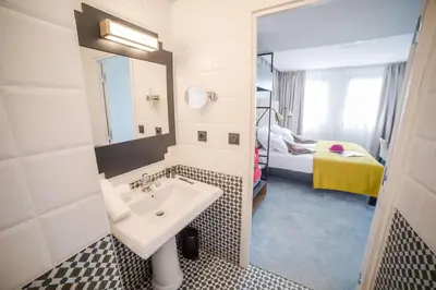 Un ou plusieurs lits dans un hébergement de l'établissement Best Western Hôtel Journel Antibes Juan-les-Pins