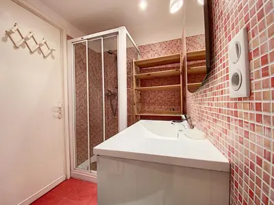 Salle de bains dans l'établissement Palais Rouaze 2P SOM2151