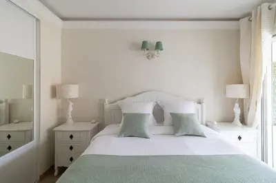 Un ou plusieurs lits dans un hébergement de l'établissement Appartement CANNES IMPERIAL Pointe Croisette