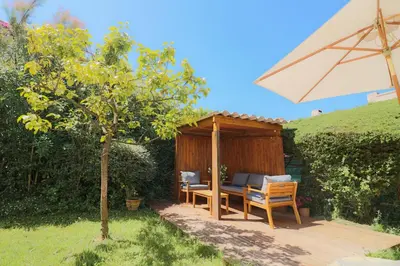 Jardin de l'établissement SUQUETTE Charming provencal house in Antibes with nice terrace, garden and pool access