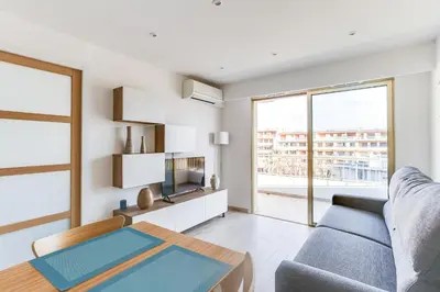 Télévision ou salle de divertissement dans l'établissement IMMOGROOM - Renovated apartment - Terrace - AC - Wifi