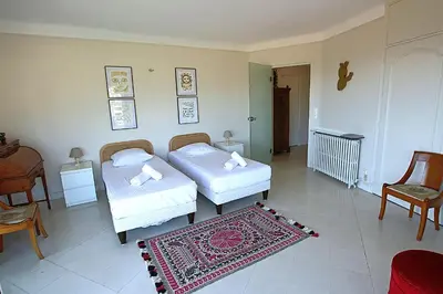 Un ou plusieurs lits dans un hébergement de l'établissement Fully equipped appartment 105 m2 clear view on the sea and californie hills