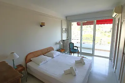 Un ou plusieurs lits dans un hébergement de l'établissement Fully equipped appartment 105 m2 clear view on the sea and californie hills
