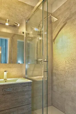 Salle de bains dans l'établissement Apartment hotel Luxe vue mer à 100 mètres des plages étage 8