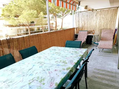 Coin salon dans l'établissement Tribuperez à Juan-Antibes