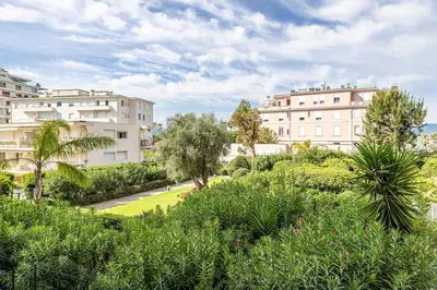 Jardin de l'établissement Welcoming Apartment with parking - Croisette