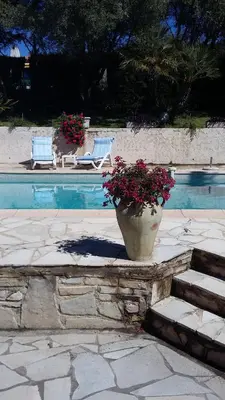 Piscine de l'établissement Villa Bruyere ou située à proximité