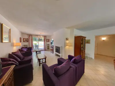 Coin salon dans l'établissement Villa Bruyere