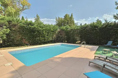 Piscine de l'établissement Villa climatisée de 195 m2 avec piscine privée ou située à proximité